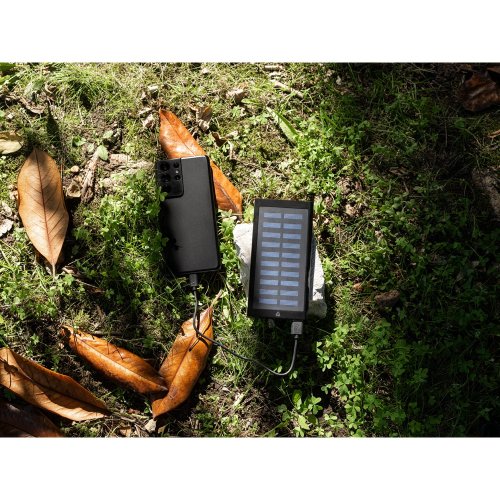 CLERK. Powerbanka 8 000 mAh se solárním panelem ze 100% recyklovaného hliníku - Typ potisku a počet barev: Gravírování laserem, 1 barva, Umístění a max. velikost potisku: Zadní část, 140 x 55, Počet kusů: 700 CLERK. Powerbanka 8 000 mAh se solárním panelem ze 100% recyklovaného hliníku - Typ potisku a počet barev: Gravírování laserem, 1 barva, Umístění a max. velikost potisku: Zadní část, 140 x 55, Počet kusů: 700