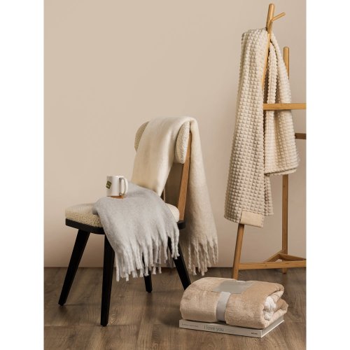 CELINE. Prikrývka z recyklovaného polyesteru (100% rPET) s prešívaným detailom na prispôsobenie