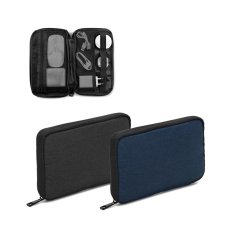 Newcastle BAG. Organizačná taška v hustej 600D recyklovanej polyesterovej tkanine s priestranným hlavným priehradkom na technické príslušenstvo