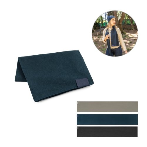 SERENITY. Šatka z recyklovaného polyesteru (100% rPET) s prešívaným detailom na prispôsobenie