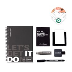 STARTER KIT INFINITEBOOK. Súprava „Infinitebook“ s tvrdou väzbou, 1 čistiacu súpravu, 1 fixu a 1 držiak na guľôčkové pero