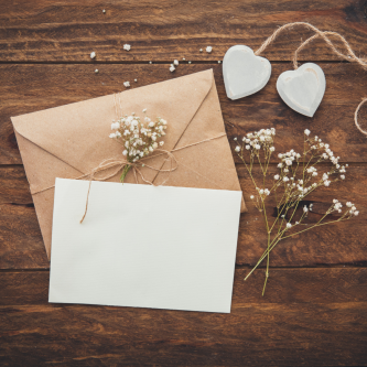 Letní Svatby: Jak si Navrhnout a Nechat Vytisknout Perfektní Svatební Pozvánky
