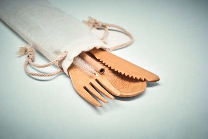 Příbory a brčko z bambusu